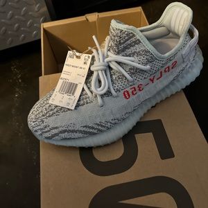 Yeezys bnib men’s size 9.5